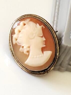 Vintage 800 Silver Hand-carved Shell Cameo with Victorian Lady Brooch Pendant